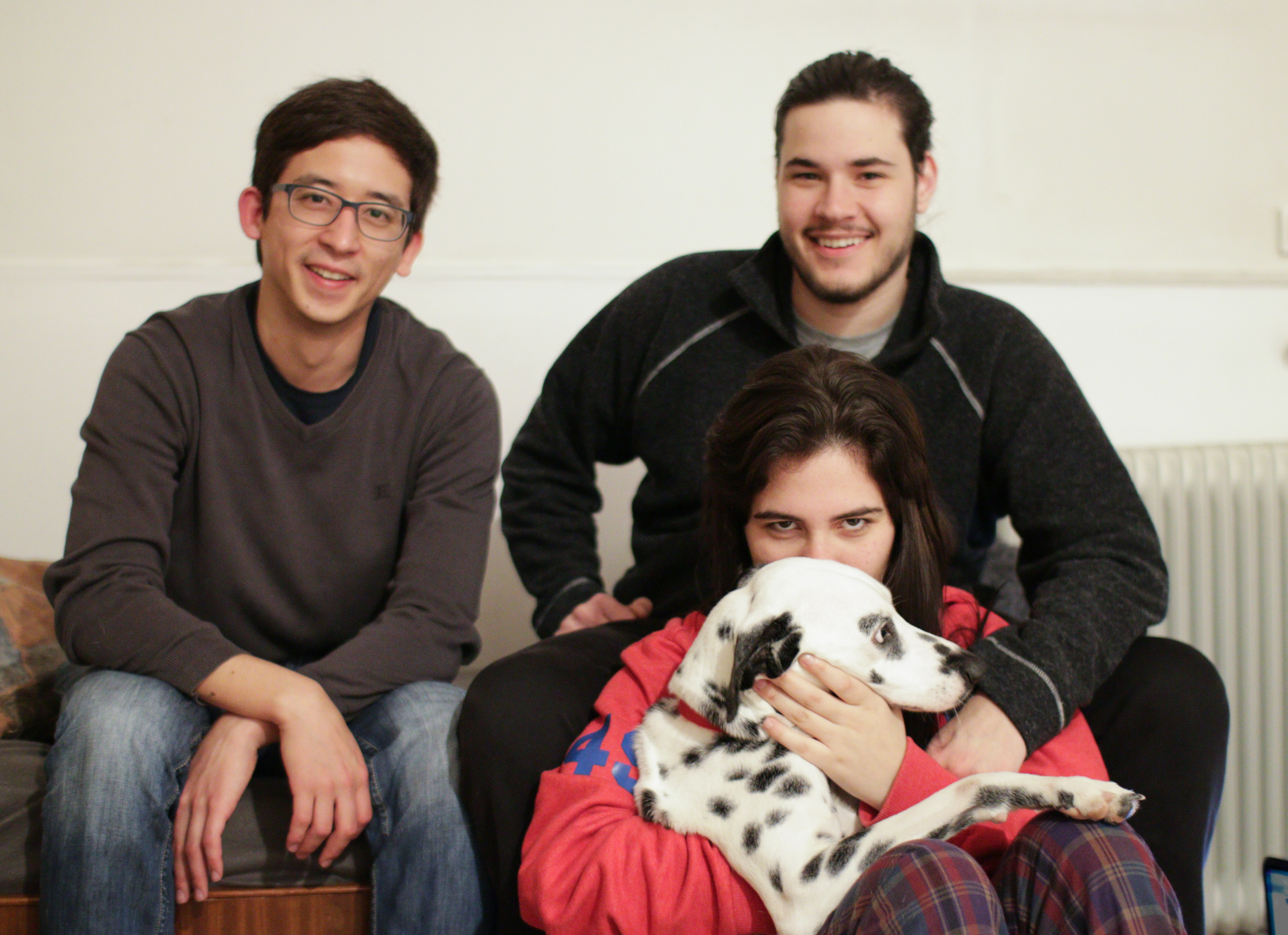 Freitagsbloggers Zu Hause bei George, der einen Strassenhund adoptiert hat (mit Alex und Afroditi).